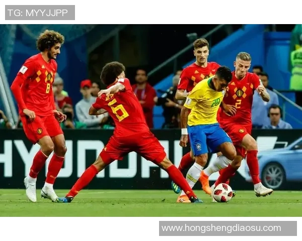 足球明星在场内外的双重标准与社会责任的矛盾探讨